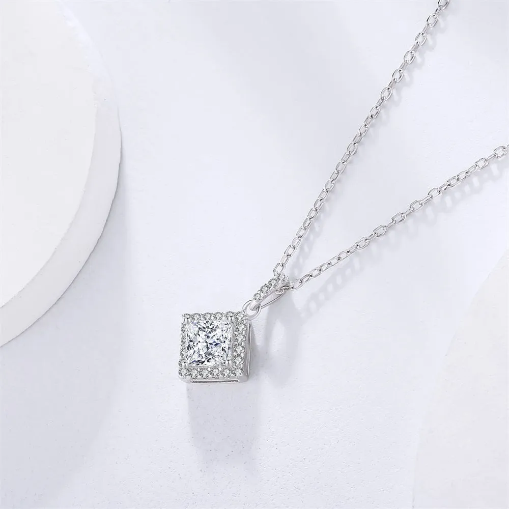 1.0 Carats VVS1 Moissanite Pendant Necklace for Women 0084