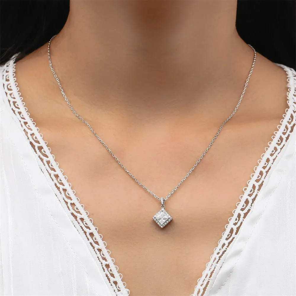 1.0 Carats VVS1 Moissanite Pendant Necklace for Women 0084