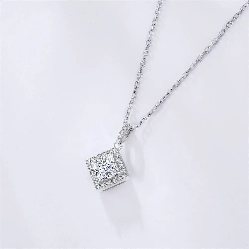 1.0 Carats VVS1 Moissanite Pendant Necklace for Women 0084