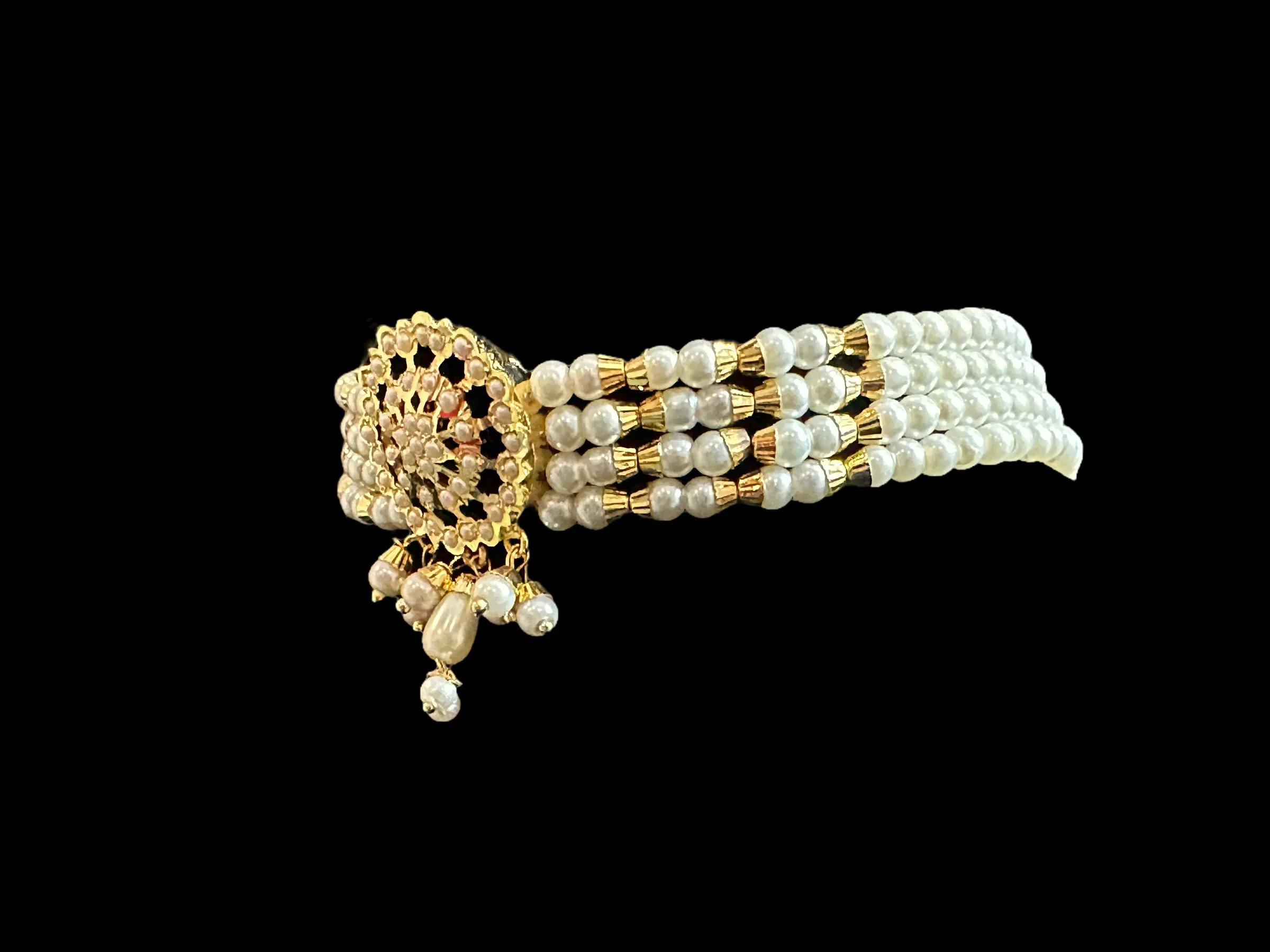 C316 gold plated choker in pearls ( READY TO SHIP )