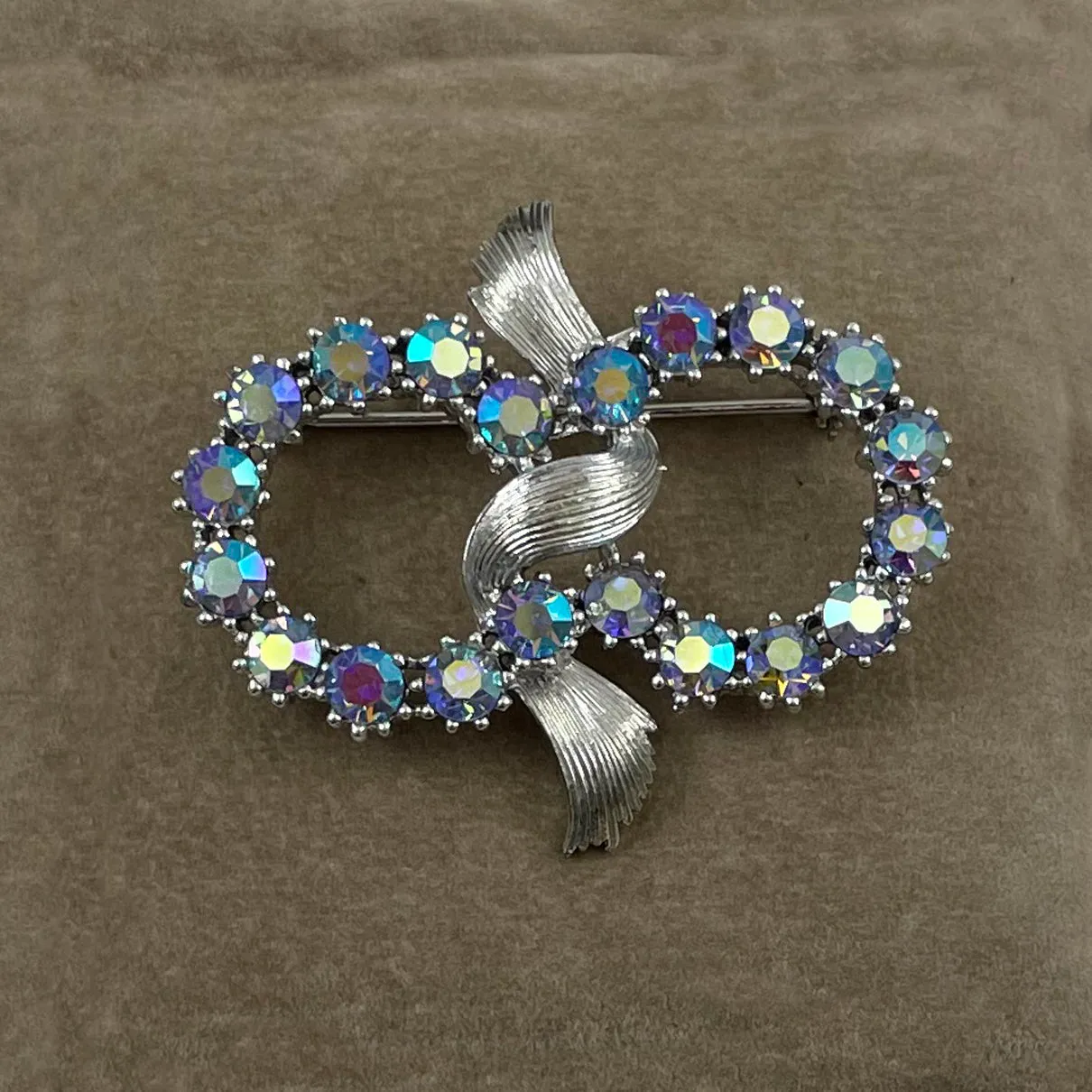 Coro Light Sapphire Rhinestone Rings Brooch