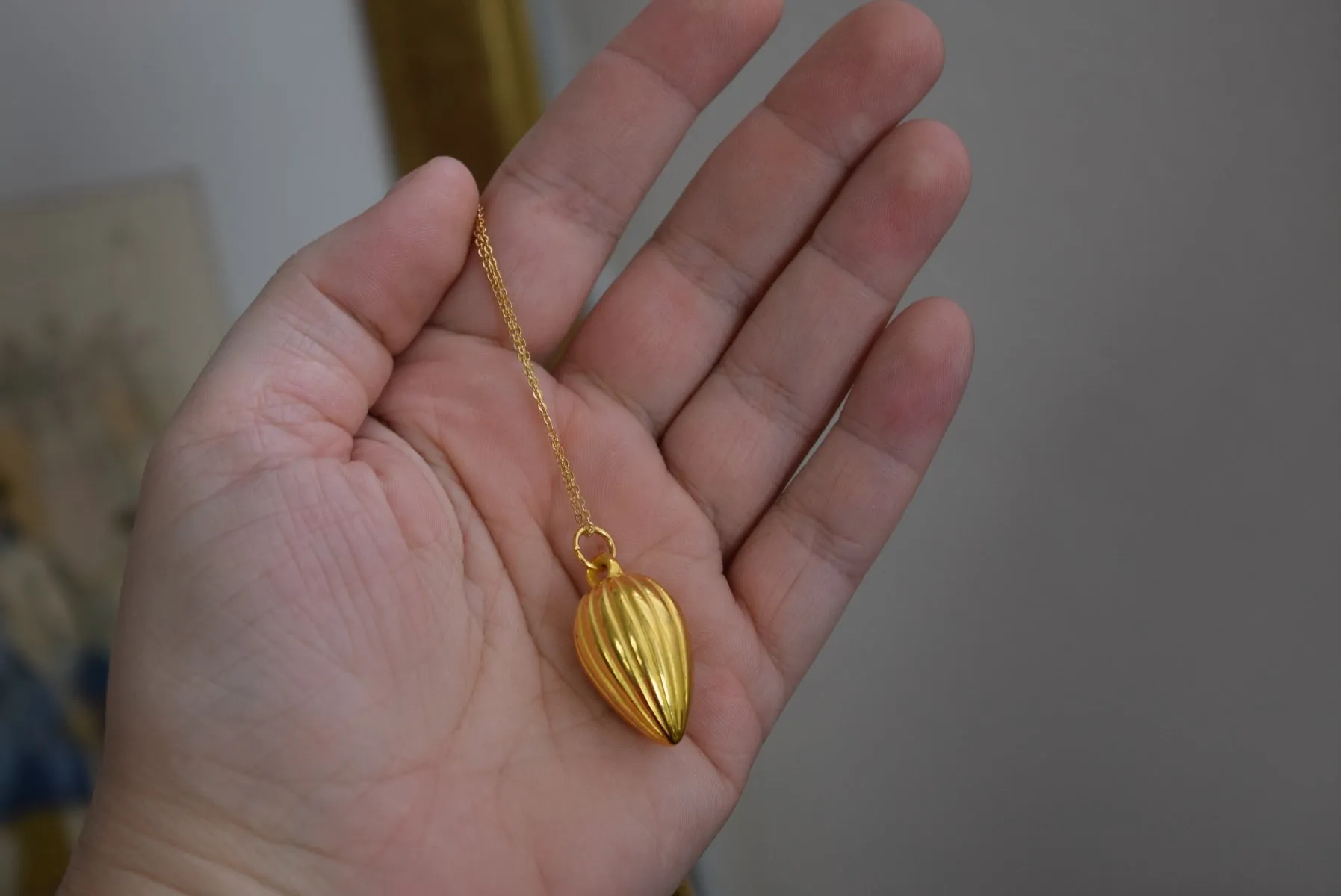 Edwardian Golden Pendant Necklace